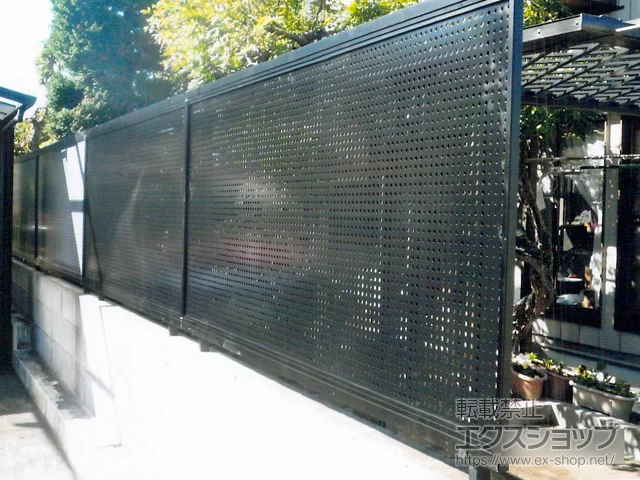 千葉県静岡市のValue Selectのフェンス・柵 クレディフェンス 8型 自由支柱 施工例