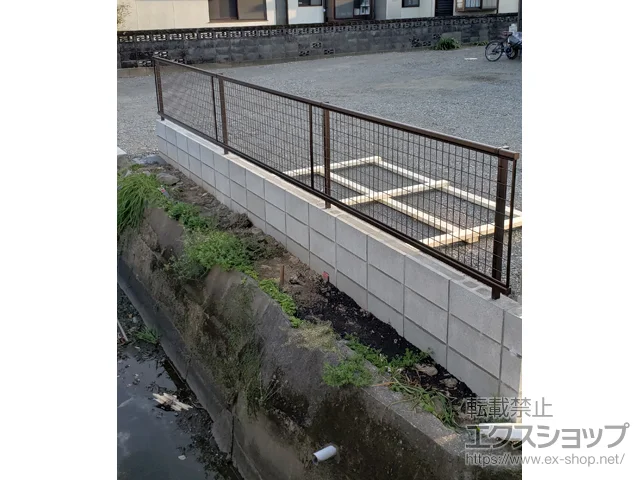 熊本県清須市のValue Selectのフェンス・柵 シンプレオフェンスM2型 縦井桁メッシュ　自由柱施工 施工例
