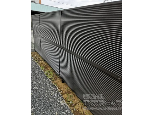 東京都福山市のLIXIL(リクシル)のフェンス・柵 ルーバーフェンス2型　アルミ2段柱 施工例