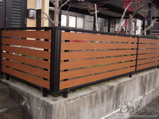 新潟県千葉市のLIXIL(リクシル)のフェンス・柵 モクアルフェンス 横板タイプ 自由柱施工 施工例