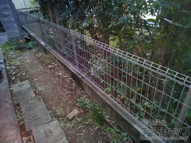 神奈川県海老名市のYKKAPのフェンス・柵 イーネットフェンス 3F型・自由柱施工 施工例