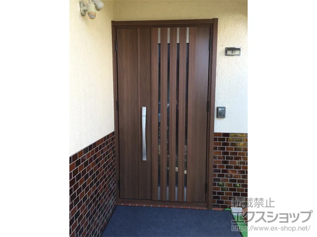 静岡県亀山市のLIXIL リクシル（トステム）の玄関ドア リシェント玄関ドア3 断熱K4仕様 親子仕様(ランマ無)R M27型 ※カザスプラス仕様 施工例