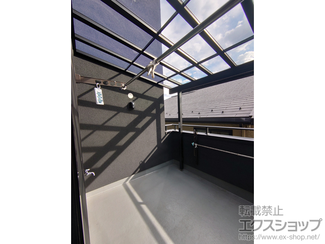 東京都世田谷区のLIXIL リクシル（トステム）のバルコニー・ベランダ屋根 パワーアルファ F型 屋根タイプ 単体 積雪〜30cm対応 施工例