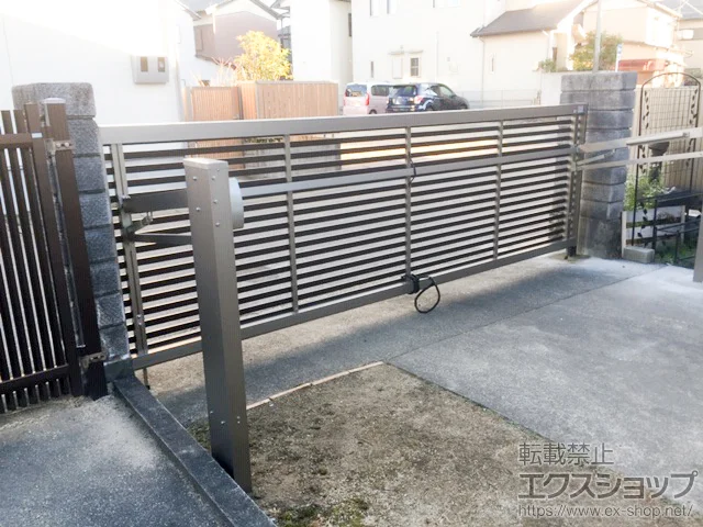 愛知県江南市のLIXIL リクシル(TOEX)のカーゲート ワイドオーバードアS3型 マテリアルカラー 手動式 施工例