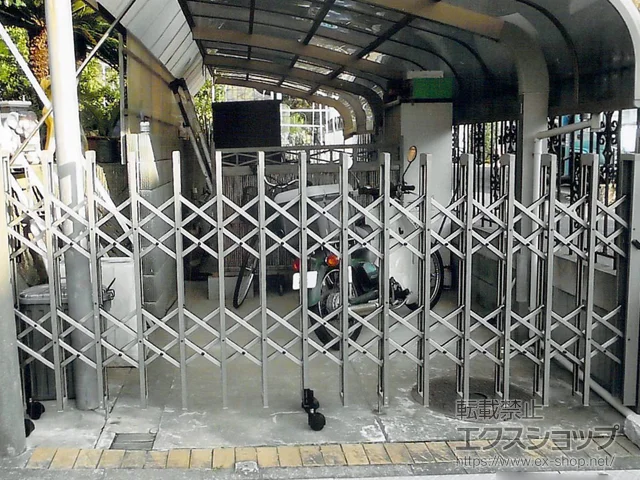 神奈川県柏市のLIXIL リクシル(TOEX)のカーゲート トリップゲートII S型 傾斜地対応 ノンレール 片開き 30S 施工例