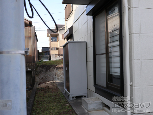 滋賀県甲賀市のの物置・屋外倉庫 シンプリー 一般型 1520×615×1903（MJX-156E-P） MJX-156E-P-TB 施工例