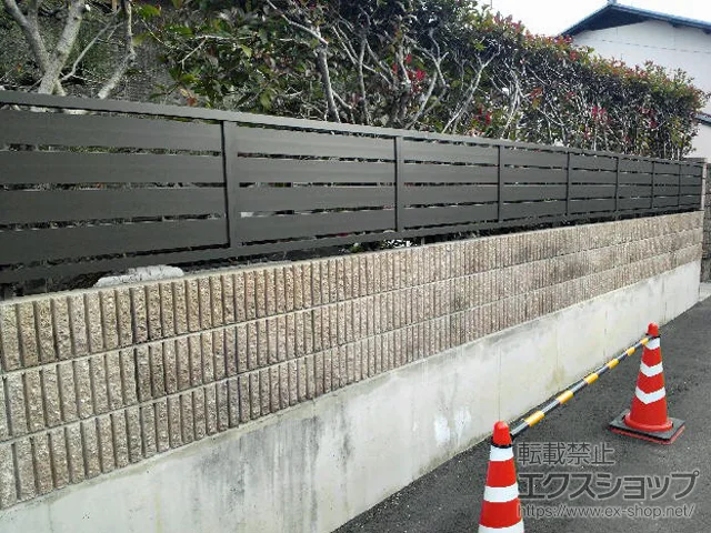 京都府藤沢市のグローベンのフェンス・柵 フェンスAB YS3型 横スリット3 フリーポールタイプ 施工例