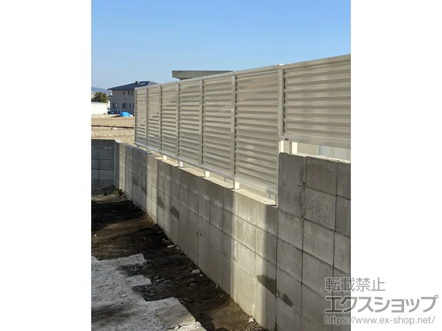 岡山県上越市のValue Selectのフェンス・柵 シンプレオフェンス13型 ルーバー 自由柱施工 施工例