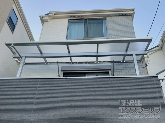 神奈川県三木市のYKKAPのバルコニー・ベランダ屋根 ソラリア F型 屋根タイプ 単体 積雪〜20cm対応 施工例