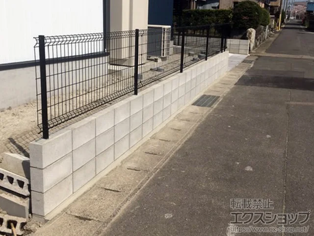 愛知県愛西市の積水樹脂(セキスイ)のフェンス・柵 メッシュフェンス BB 自在柱 施工例