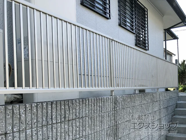 兵庫県三田市のYKKAPのフェンス・柵 シンプレオフェンス10型 縦格子32本　自由柱施工 施工例
