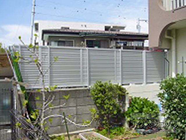 神奈川県横須賀市のLIXIL(リクシル)のフェンス・柵 フェンスAB YL3型 横ルーバー3 フリーポールタイプ 施工例