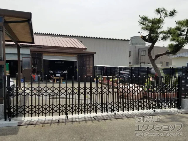 福井県さいたま市ののフェンス・柵、カーゲート トリップゲートII P型 ペットガード付き ノンレール 片開き 58S 施工例