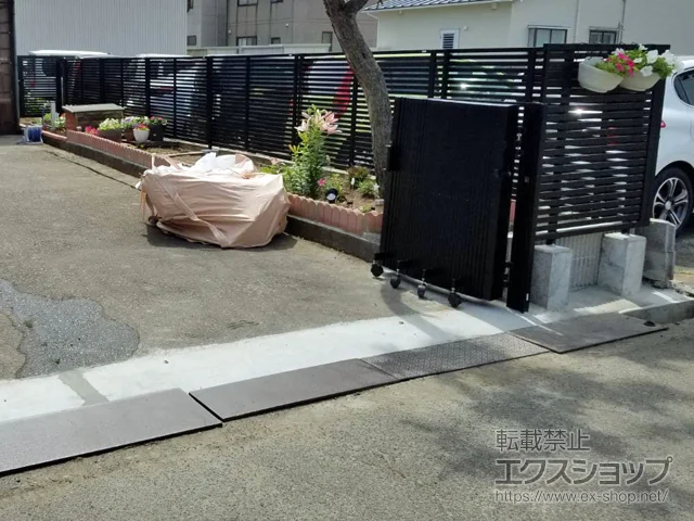 福井県さいたま市のYKKAPのフェンス・柵 フェンスAB YS1型 横スリット1 フリーポールタイプ 施工例