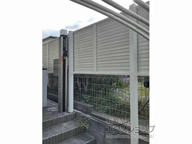 神奈川県芦屋市のLIXIL リクシル(TOEX)のフェンス・柵 ミエーネ目隠しルーバーフェンス 上段のみ設置 自立建て用 施工例