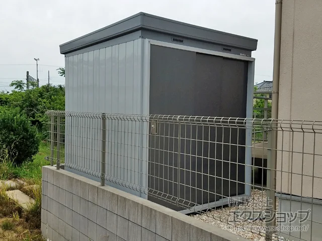千葉県富士吉田市のヨドコウの物置・収納・屋外倉庫 断熱物置 ネクスタプラス 扉タイプ 一般型 1790×1790×2075（NXP-32ST） NXP-32ST-PG 施工例