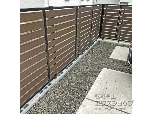 静岡県静岡市のYKKAPのフェンス・柵 ルシアスフェンスF04型 横板 木目カラー 自由柱施工 施工例