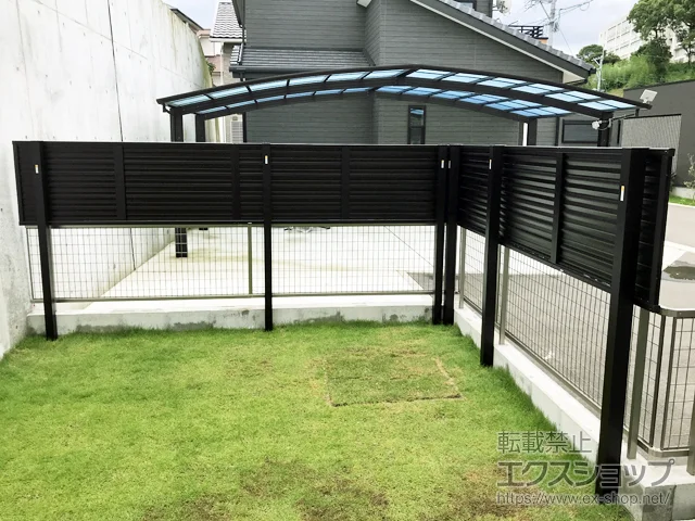 福岡県袋井市ののフェンス・柵 ミエーネ目隠しルーバーフェンス 上段のみ設置 自立建て用 施工例