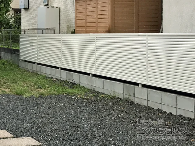 熊本県三田市のYKKAPのフェンス・柵 ミエーネフェンス 目隠しルーバータイプ 自由柱施工 施工例