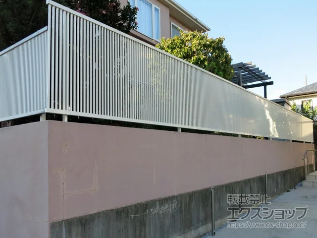 神奈川県羽島市のLIXIL リクシル(新日軽)のフェンス・柵 フェンスAB TR1 縦格子1 フリーポールタイプ 施工例
