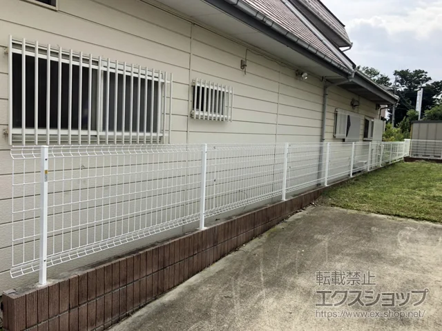 群馬県富山市のYKKAPのフェンス・柵 イーネットフェンス 3F型 自由柱施工 施工例