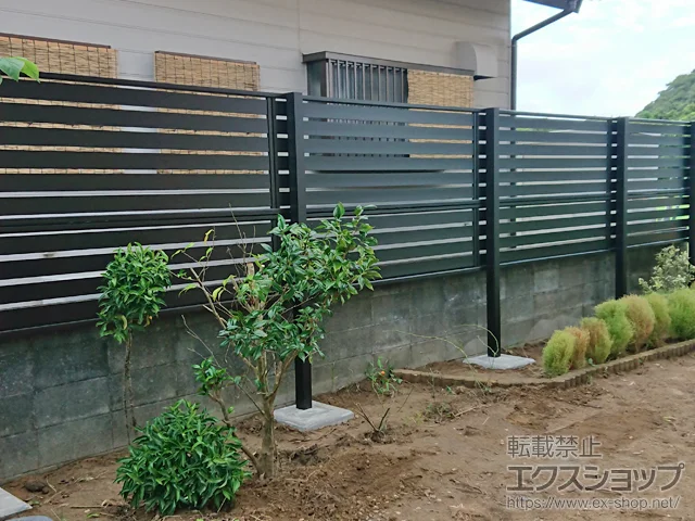 千葉県香取市のValue Selectのフェンス・柵 モクアルフェンス 横板タイプ 2段支柱 自立建て用 施工例