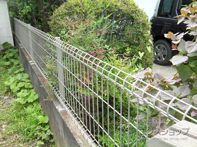 東京都神戸市の積水樹脂(セキスイ)のフェンス・柵 イーネットフェンス 3F型 自由柱施工 施工例