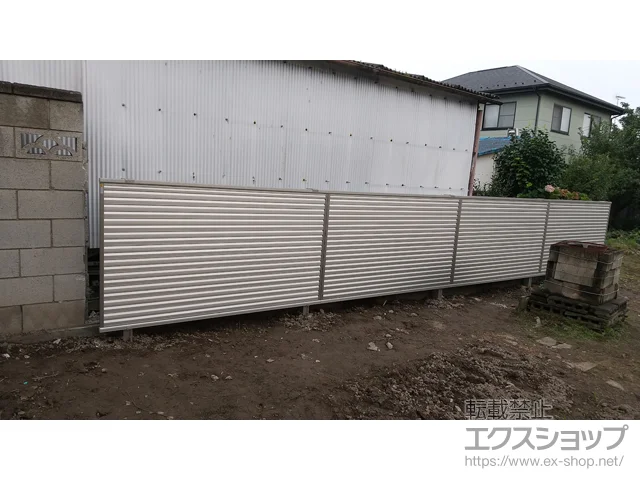 茨城県下妻市のYKKAPのフェンス・柵 シンプレオフェンス13型 目隠しルーバー 上段のみ設置 自立建て用 施工例