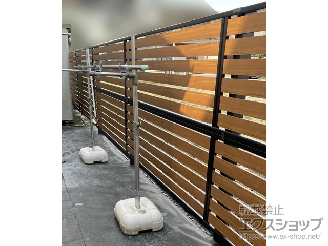 栃木県足利市のValue Selectのフェンス・柵 モクアルフェンス 横板タイプ 2段支柱 自立建て用 施工例