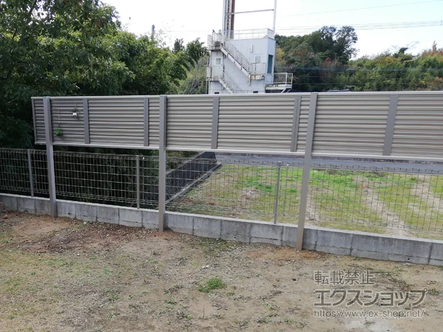 福岡県貝塚市のYKKAPのフェンス・柵 ミエーネ目隠しルーバーフェンス 上段のみ設置 自立建て用 施工例