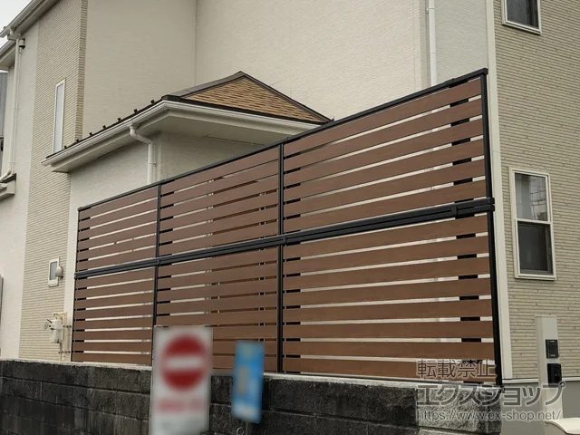 山口県熊本市のYKKAPのフェンス・柵 モクアルフェンス 横板タイプ 2段支柱 自立建て用（パネル2段） 施工例