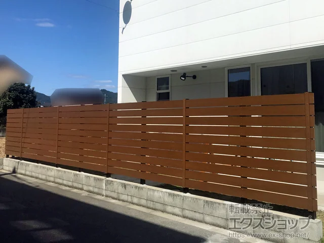 広島県船橋市のFandFのフェンス・柵 アーバンフェンス+シボ 横板10段すき間10mm 施工例