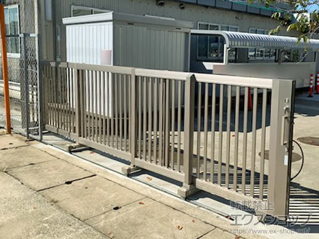 愛知県安城市の四国化成のカーゲート スタックラインNA1型 先端ノンレール 片引き 手動式 施工例