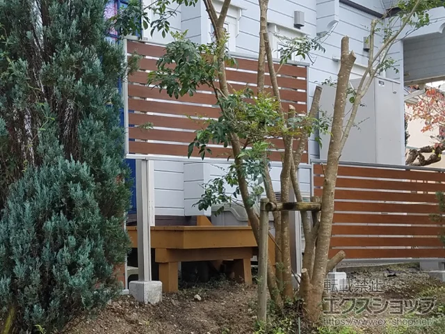 愛知県知多郡美浜町ののフェンス・柵 ルシアスフェンスF04型 横板 木目カラー 上段のみ設置 自立建て用 施工例