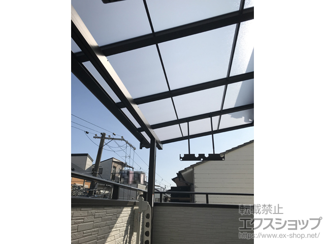 大阪府大阪市のLIXIL リクシル（トステム）のバルコニー・ベランダ屋根 パワーアルファ F型 屋根タイプ 単体 積雪〜30cm対応 施工例