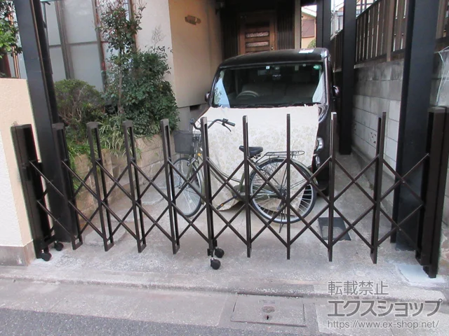 東京都国分寺市のYKKAPのカーゲート トリップゲートII 1型 シンプル ノンレール 片開き 33S 施工例