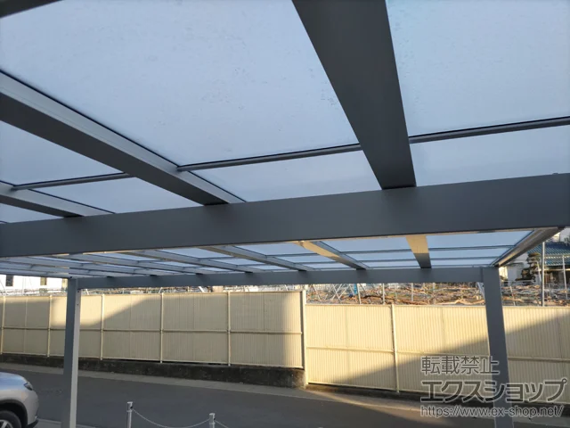 埼玉県成田市のYKKAPのカーポート ソリッドポート ワイド 積雪〜20cm対応 施工例