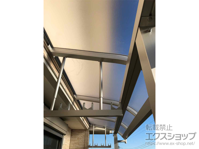 埼玉県入間市ののバルコニー・ベランダ屋根 プレシオステラスII R型 屋根タイプ 単体 積雪〜20cm対応＋吊り下げ式固定物干し 施工例