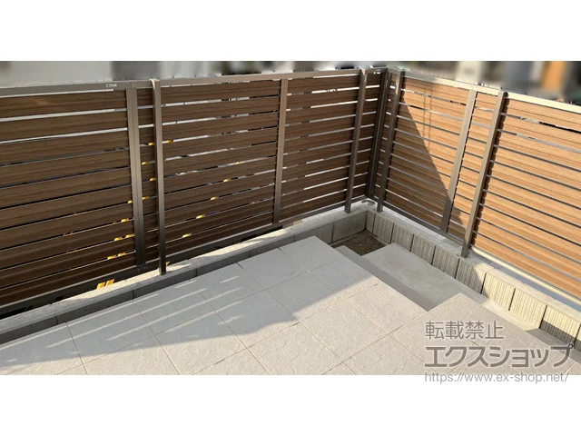 兵庫県神戸市のValue Selectのフェンス・柵 モクハイフェンス フリーポールタイプ　木調カラー 施工例