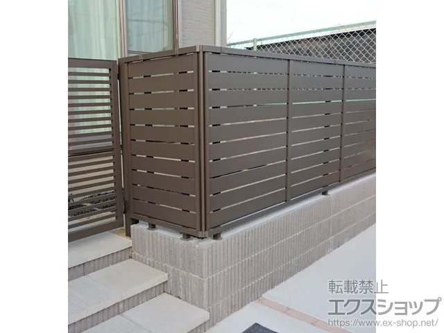 愛知県名古屋市のLIXIL(リクシル)のフェンス・柵 フェンスAB YS3型 横スリット3　フリーポールタイプ 施工例