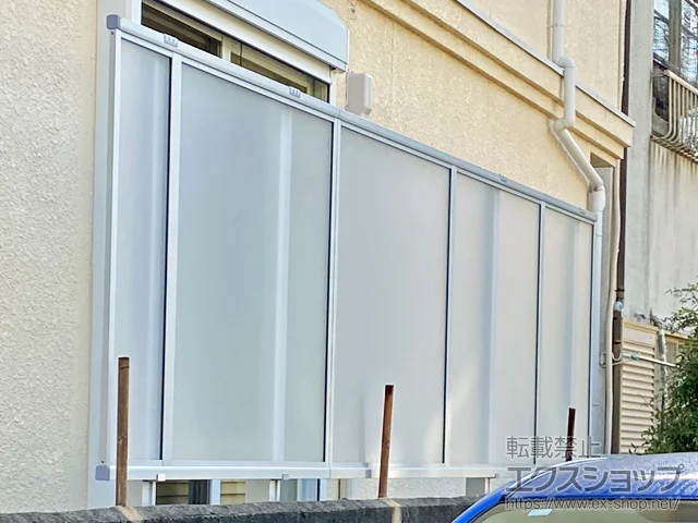福岡県川口市のValue Selectのフェンス・柵 シンプレオフェンスP1型 目隠しポリカパネル 2段支柱 自立建て用（パネル1段） 施工例