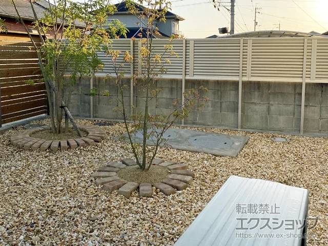 愛媛県富士宮市のYKKAPのフェンス・柵 ミエーネ目隠しルーバーフェンス 上段のみ設置 ブロック建て用 施工例