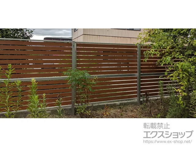 新潟県千葉市のYKKAPのフェンス・柵 ルシアスフェンスF04型 横板 木目カラー 2段支柱 自立建て用 施工例