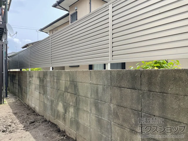 佐賀県大野城市のYKKAPのフェンス・柵 ミエーネフェンス 目隠しルーバータイプ 自由柱施工 施工例