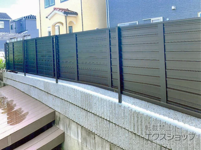 大阪府和泉市のValue Selectのフェンス・柵 モクアルフェンス 目隠しタイプ 自由柱施工 施工例