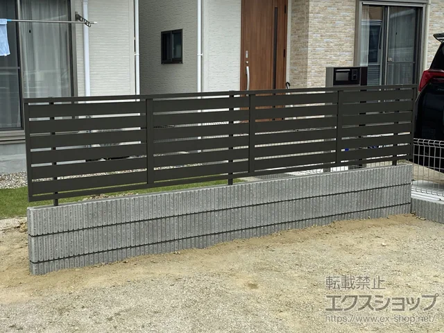 愛知県尾張旭市のValue Selectのフェンス・柵 モクハイフェンス アルミ色タイプ フリーポールタイプ 施工例
