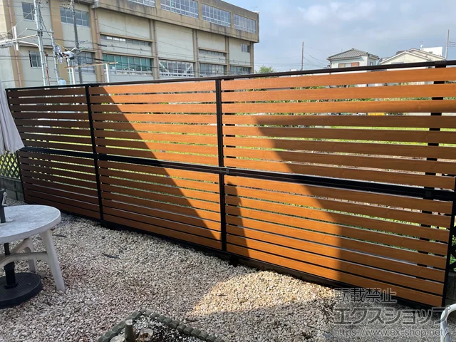 埼玉県袋井市ののフェンス・柵 モクアルフェンス 横板タイプ 2段支柱 自立建て用（パネル2段） 施工例