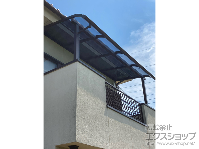 山梨県石和町ののバルコニー・ベランダ屋根 プレシオステラスII R型 屋根タイプ 単体 積雪〜20cm対応 施工例