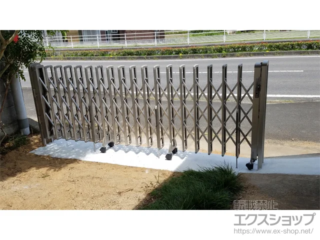香川県大阪市のYKKAPのカーゲート レイオス1型 ノンレール 片開き　38S 施工例
