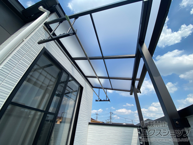 埼玉県草加市ののバルコニー・ベランダ屋根 ソラリア F型 屋根タイプ 単体 積雪〜20cm対応＋吊り下げ式固定物干し 施工例